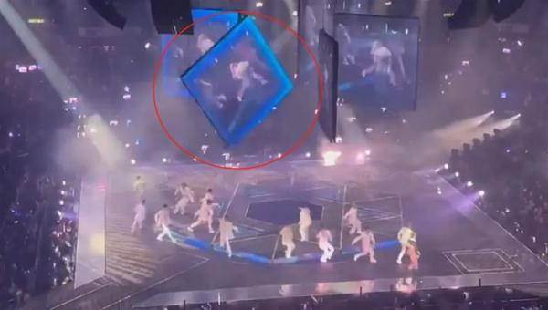 Two dancers were injured by a falling LED screen during a concert by the Hong Kong boy band MIRROR at the Hong Kong Coliseum.